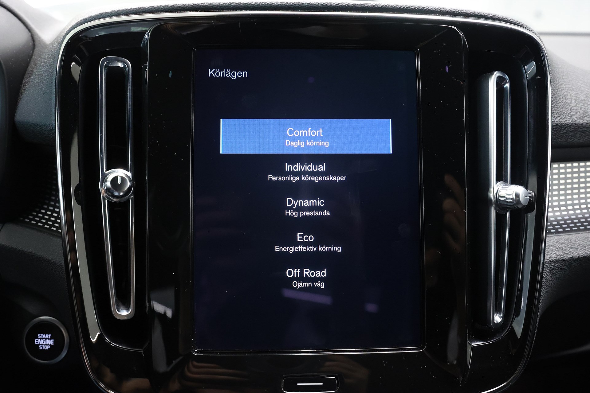 Volvo XC40 T2 129hk *Hjulkampanj!* R-Design Drag Navi VOC Keyless