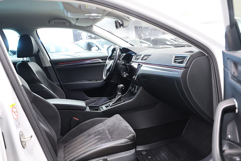 Skoda Superb iV Kombi 1.4 TSI 218hk Business Edt. Canton Drag
