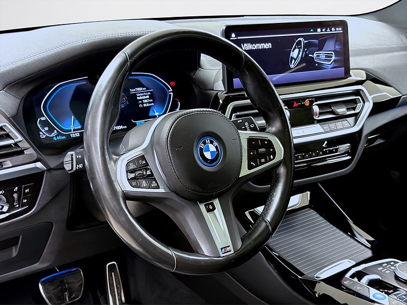 BMW iX3 286hk M Sport Charged Pano Navi Drag B-kamera