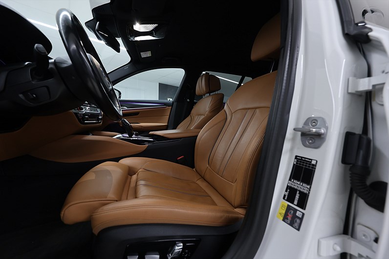 BMW 530e xDrive M-Sport B-Kamera HiFi Skinn Keyless Display key MOMS