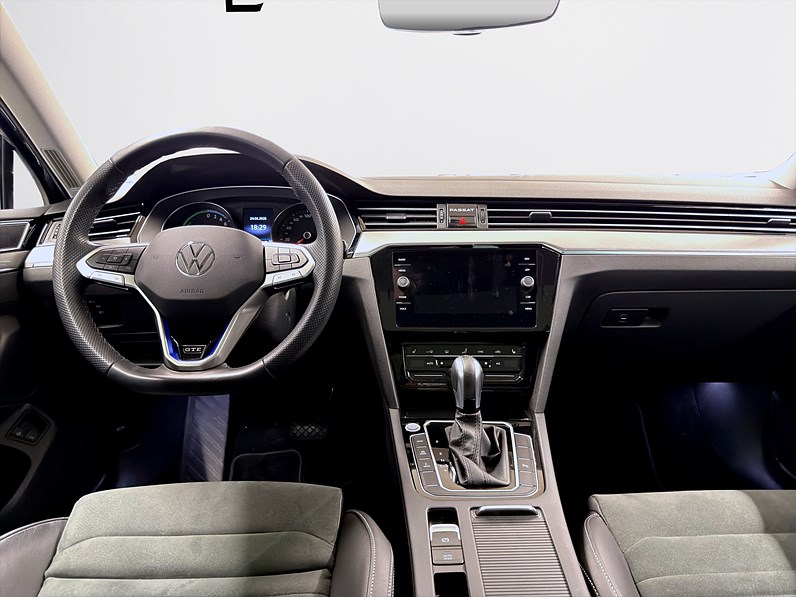 Volkswagen Passat SC GTE 218hk Helg på Moberg! Pano Navi B-Kamera Drag
