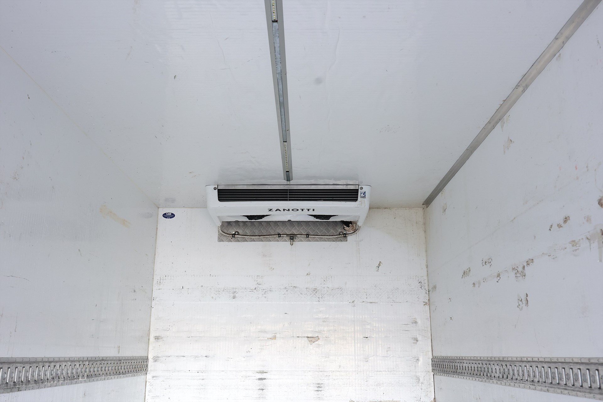 Iveco Daily 2.3 JTD 146hk Kylbil BG-Lyft Webasto LEASEBAR