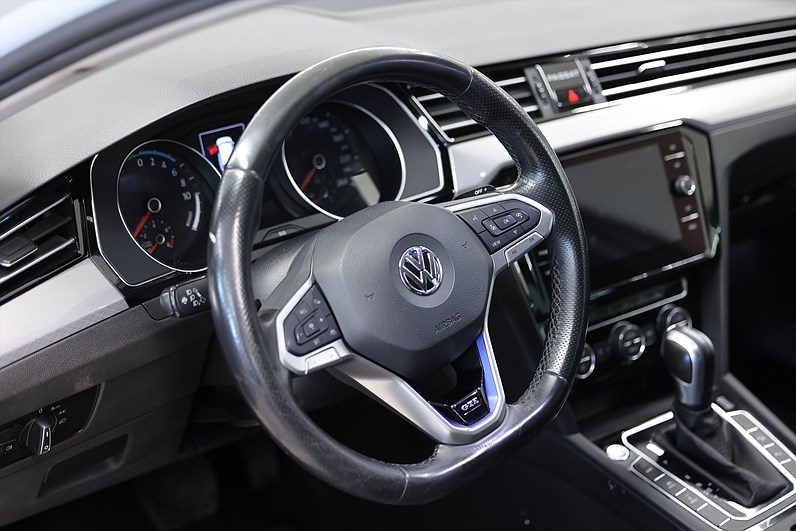 Volkswagen Passat GTE 218hk Räckvidd 60 km Värmare B-kamera Drag
