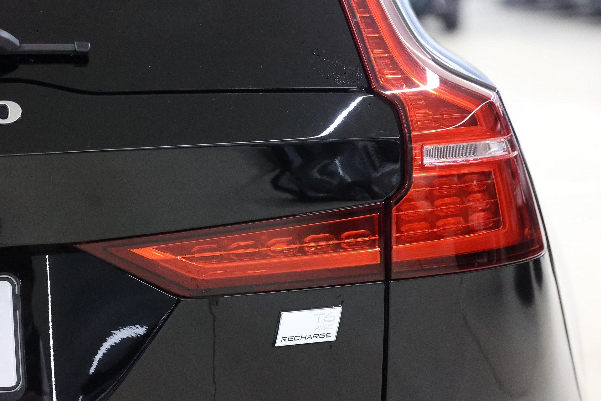 Volvo V60 Recharge T6 AWD 350hk Core H/K Läder Keyless Navi Drag