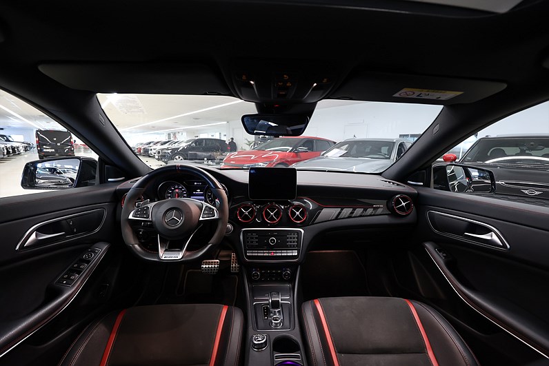 Mercedes-Benz AMG CLA 45 4M 381hk Pano H/K Skalstolar