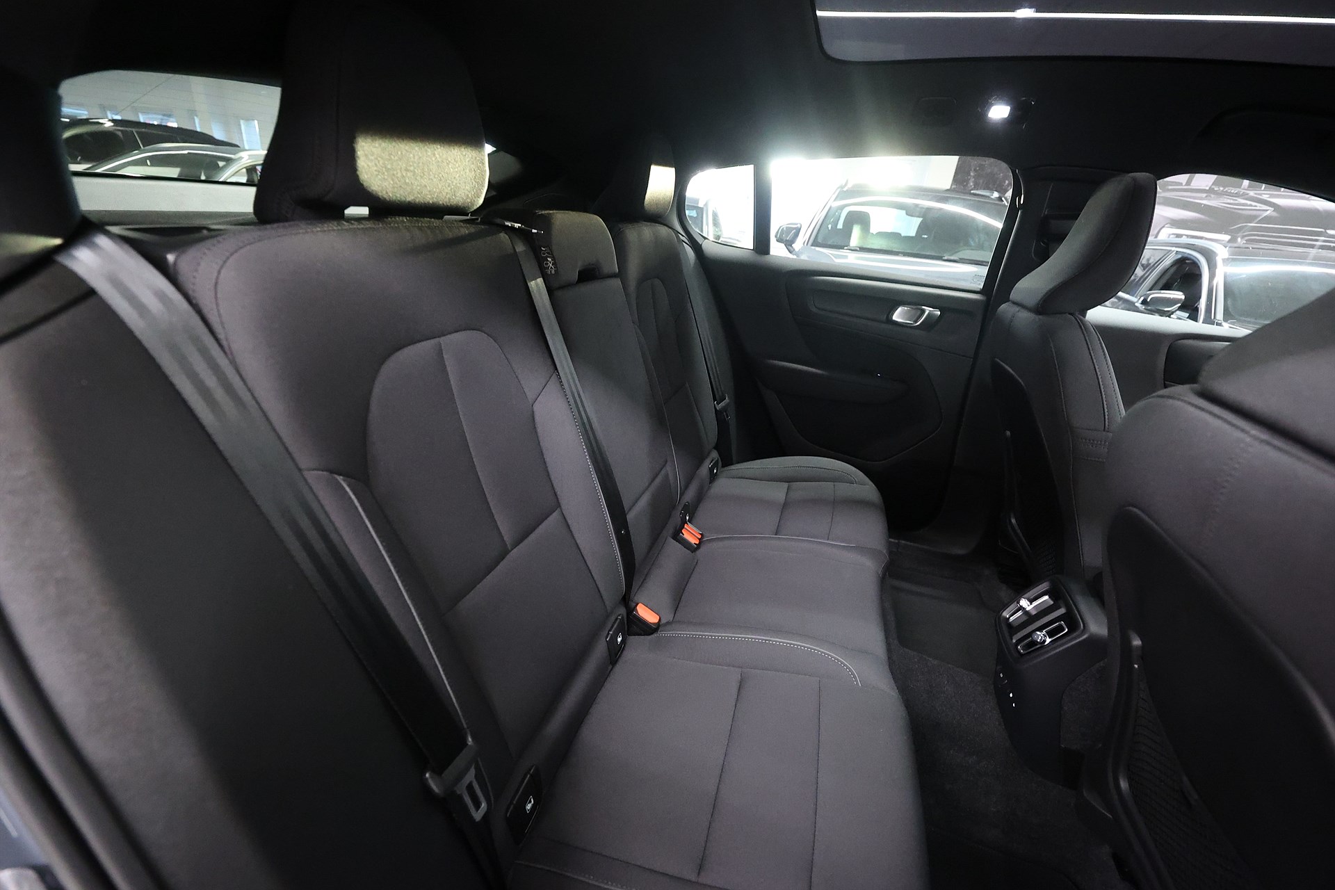 Volvo C40 Recharge Twin motor AWD 408hk Core Pano Drag