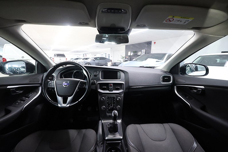 Volvo V40 Cross Country D2 115hk Momentum Värmare PDC