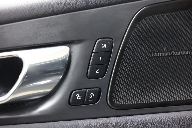 Volvo XC60 Recharge T6 AWD 340hk Inscription Pano H/K 360 Navi