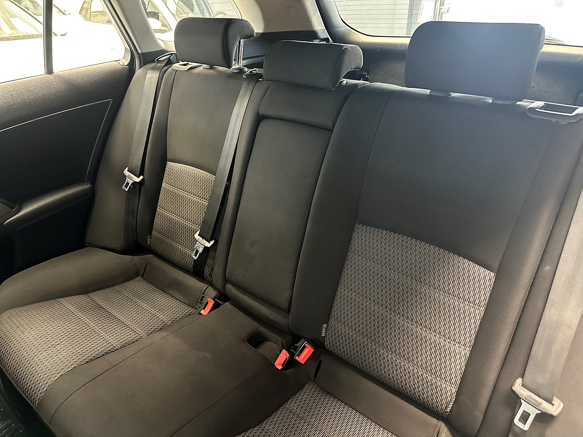 Toyota Avensis – bild 14
