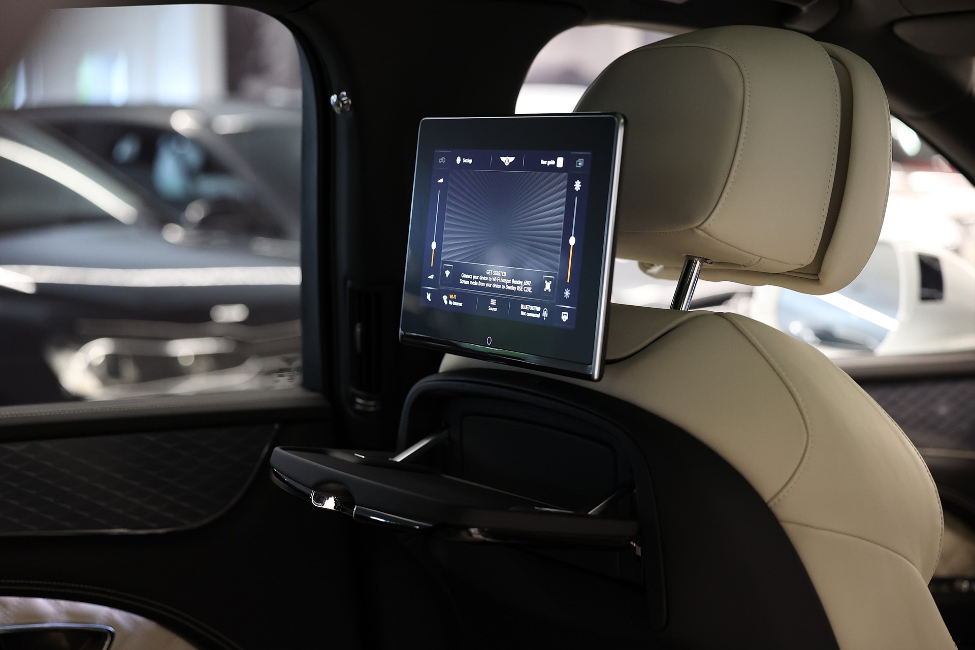 Bentley Bentayga Hybrid Blackline Naim Mulliner Pano