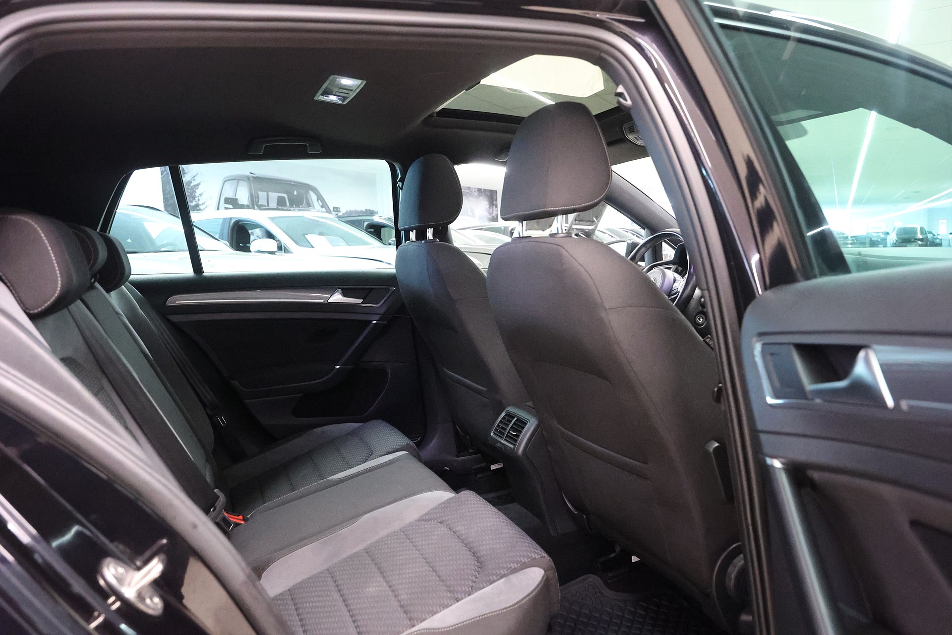 Volkswagen Golf 1.4 TSI 150hk R-Line Dynaudio Pano Värmare