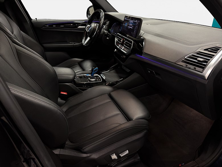 BMW iX3 M Charged 2022 SOH 94,1% drag, Pano, MOMS 2022, svart – bild 22 av 23, begagnad hos Niber i Järfälla
