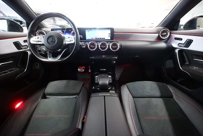 Mercedes-Benz CLA 250 e 218hk AMG Pano Värmare Widescreen