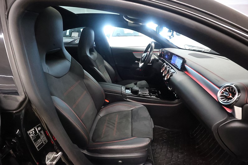 Mercedes-Benz CLA 250 e 218hk AMG Pano Värmare Widescreen