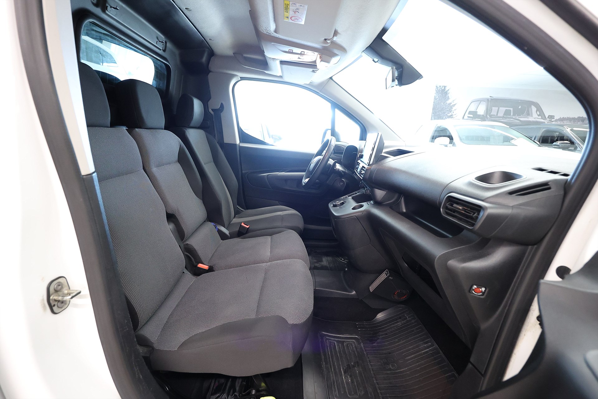 Toyota ProAce City 1.2 Turbo 130hk 3-Sits CarPlay PDC B-Kamera