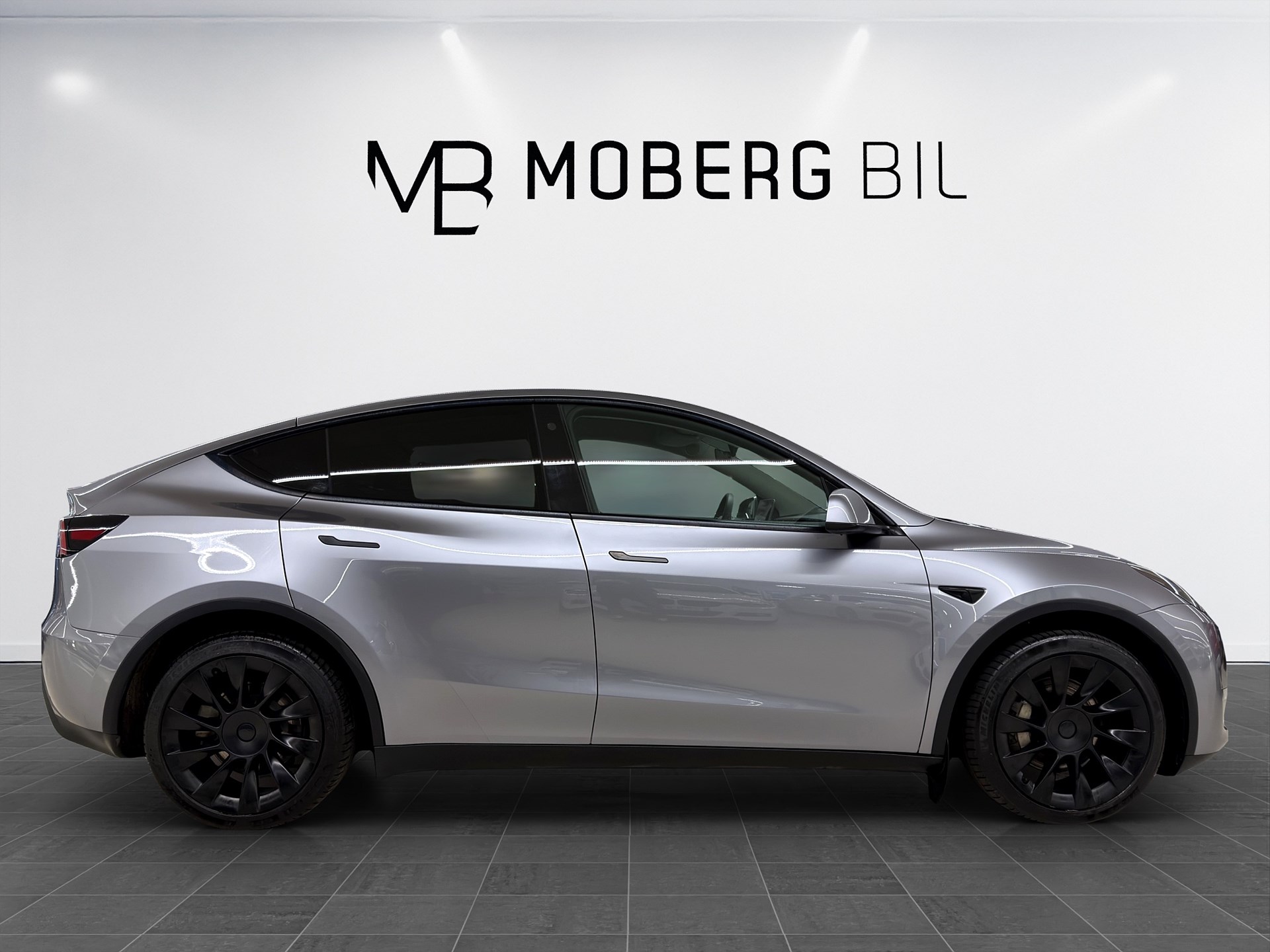 Tesla Model Y Long Range 514hk Pano Drag Läder B-Kamera AWD