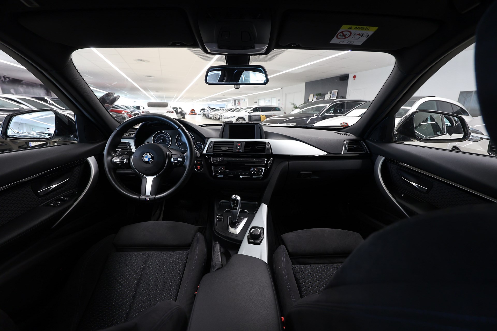 BMW 318d 150hk M Sport Shadow PDC Hifi MOMS