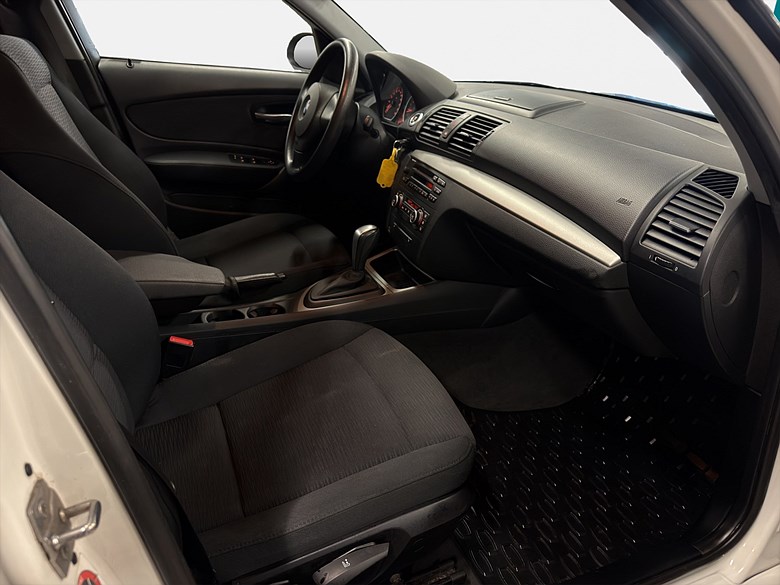 BMW 116i 5-dörrars Steptronic, 122hk, 2009 2009, vit – bild 19 av 21, begagnad hos Niber i Järfälla