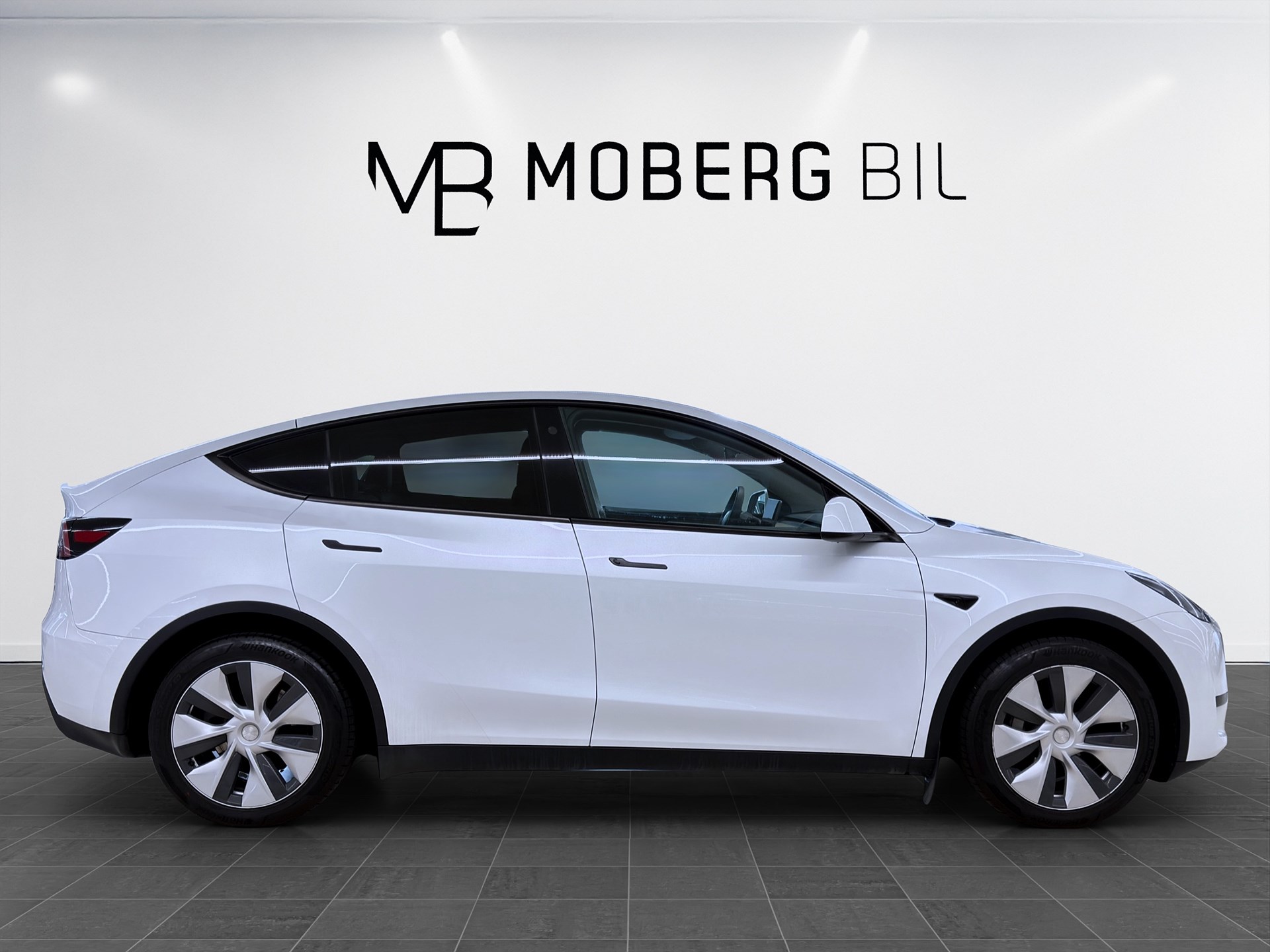 Tesla Model Y Standard Range 299hk Pano B-Kamera Drag Läder
