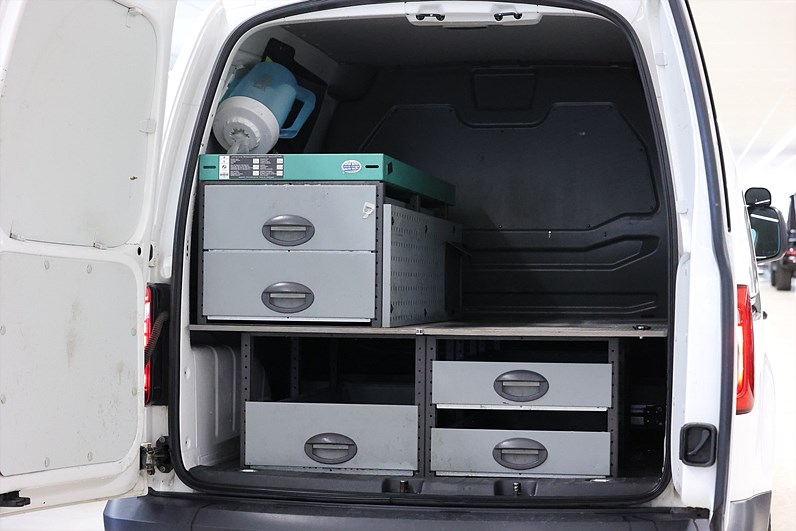 Volkswagen Caddy 2.0 TDI 102hk V-inrett PDC Värmare MOMS