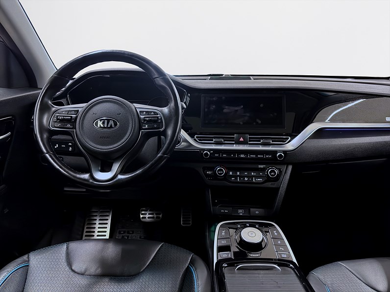 64 kWh 204hk Advance Plus JBL B-Kamera Navi PDC Lucka
