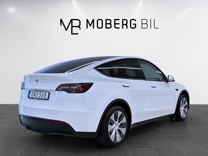 Tesla Model Y Standard Range 299hk Pano B-Kamera Drag Läder