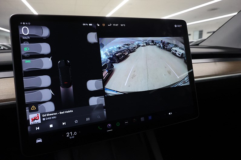 Tesla Model Y Performance 534hk Pano Läder Navi Premium Ljudsystem