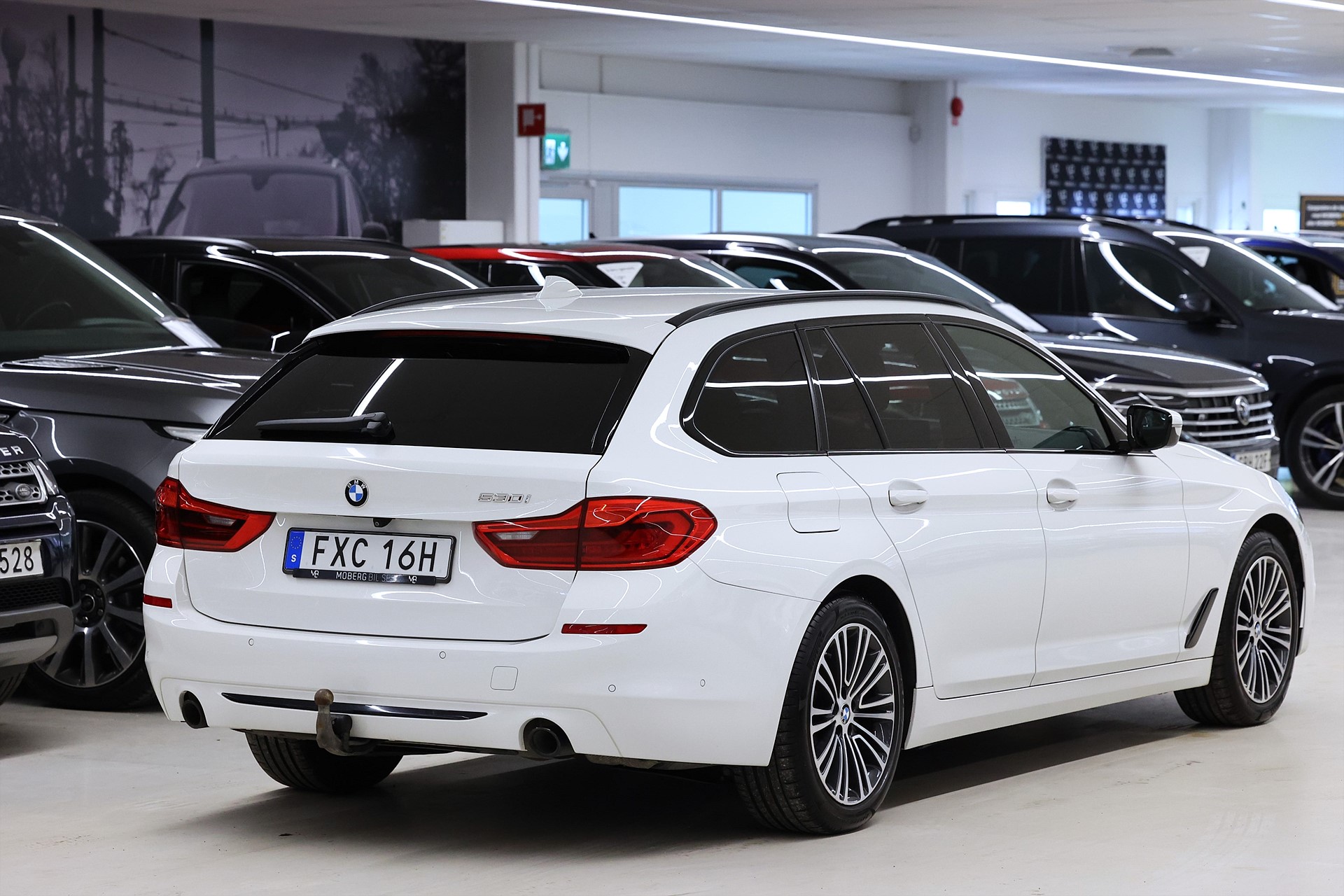 BMW 530i Touring 252hk Sport Line Shadow Hifi B-kamera Drag