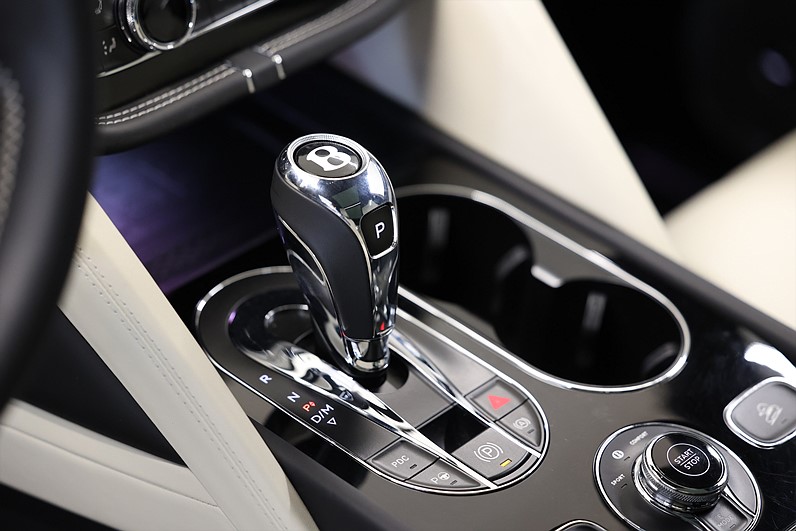 Bentley Bentayga Hybrid Blackline Naim Mulliner Pano