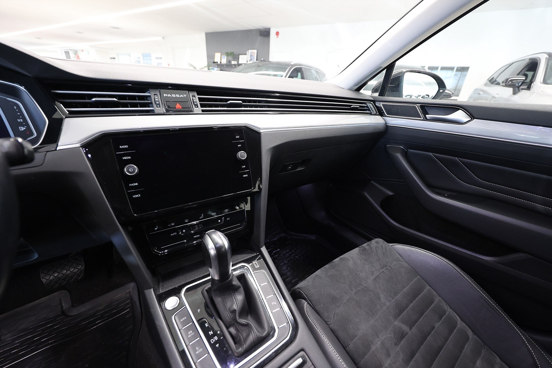 Volkswagen Passat GTE IQ Cockpit B-kamera Drag Värmare MOMS