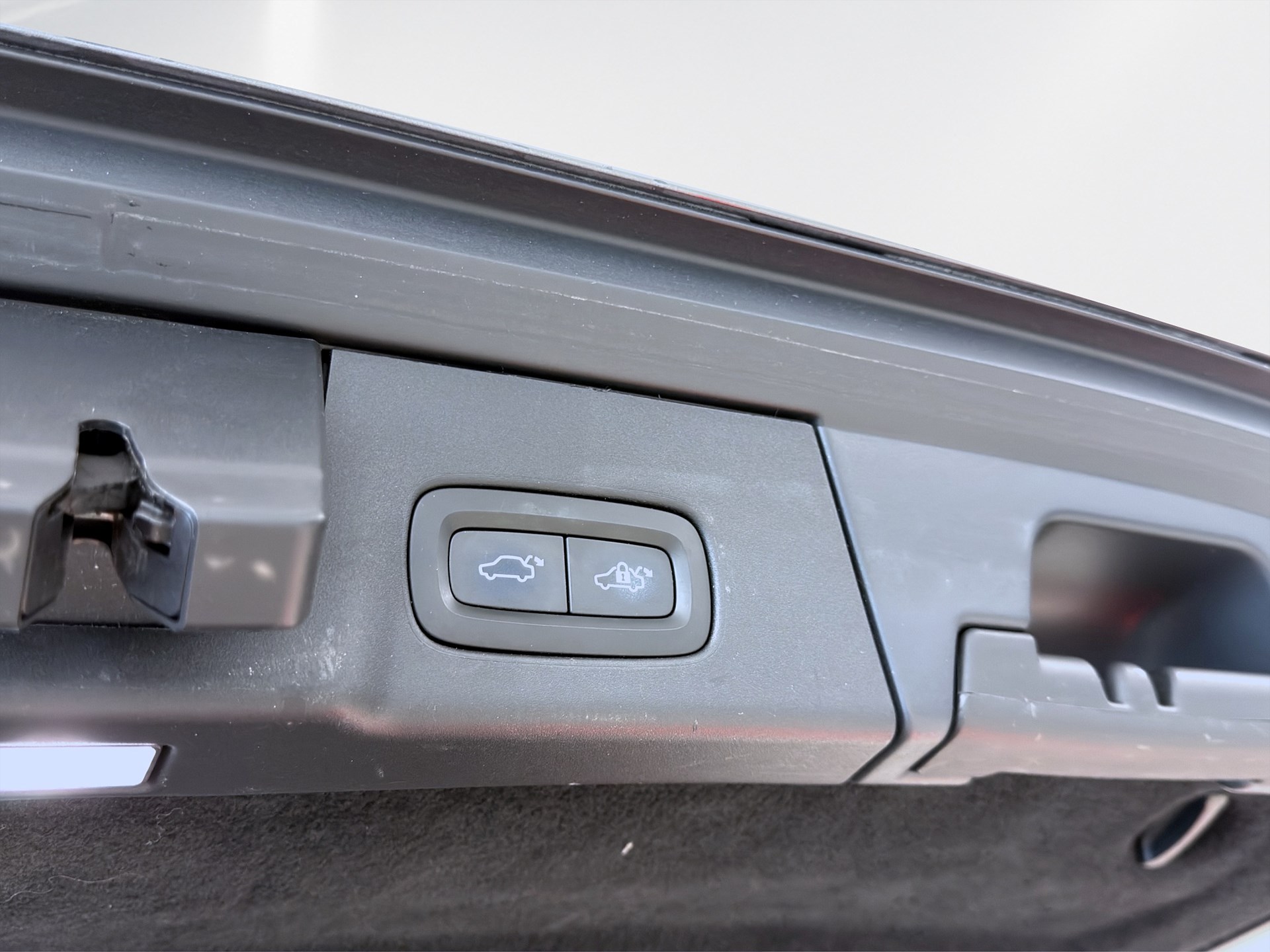 Volvo V90 D5 AWD Momentum Pano HUD Skinn Värmare Drag