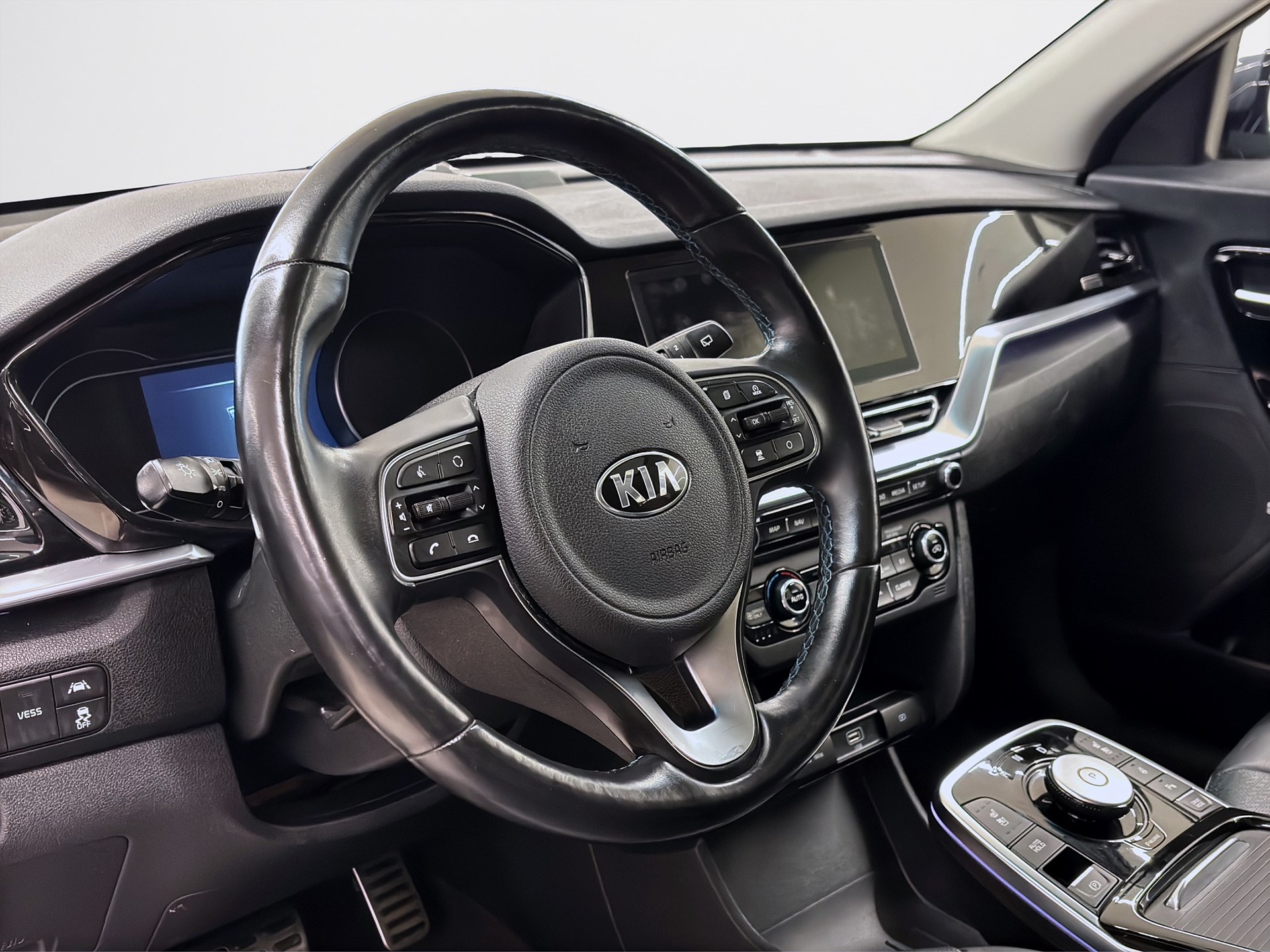64 kWh 204hk Advance Plus JBL B-Kamera Navi PDC Lucka
