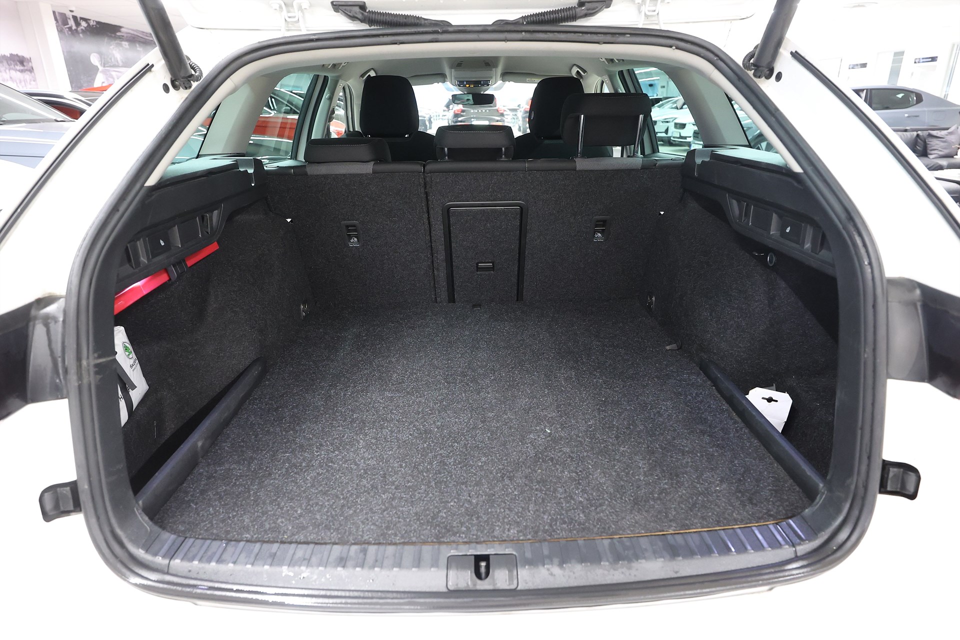 Skoda Octavia Kombi 204hk *Kampanj!* Style Massage Navi Keyless