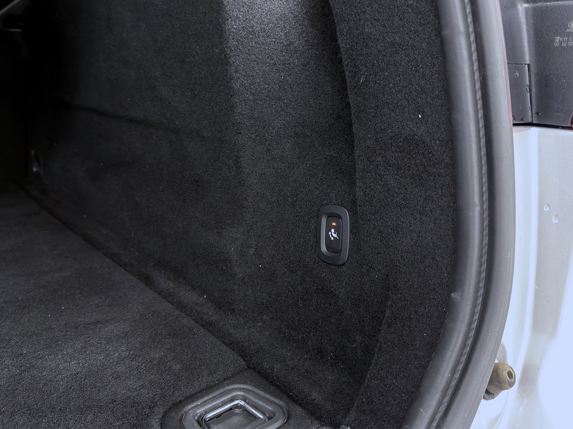 Volvo XC60 B4 AWD 197hk R-Design H/K Drag B-Kamera Läder