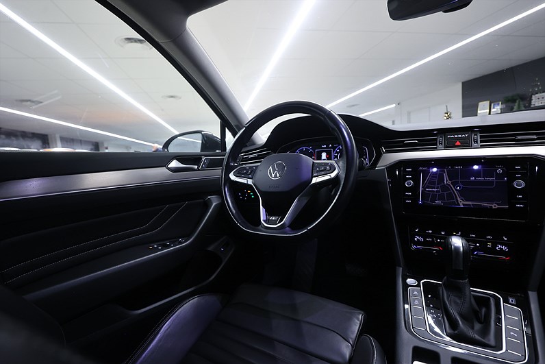 Volkswagen Passat 2.0 TDI SC 4M 200hk *Hjulkampanj!* R-Line