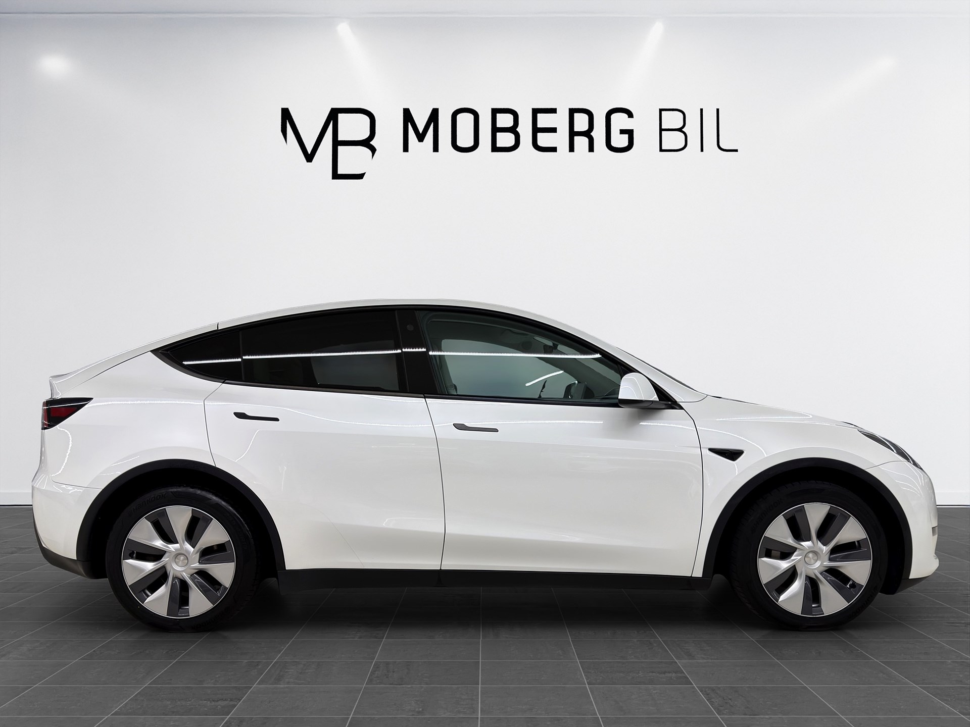 Tesla Model Y Long Range 514hk Pano Drag B-Kamera Läder MOMS