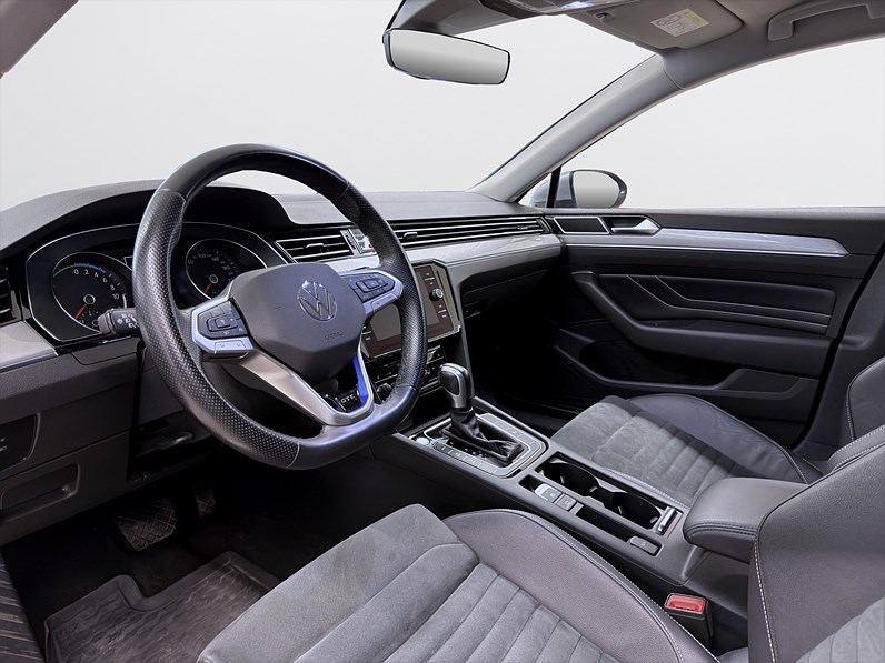 Volkswagen Passat SC GTE 218hk Executive Navi Drag B-Kamera