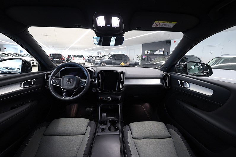 Volvo XC40 B4 AWD 197hk Core B-Kamera Keyless MOMS
