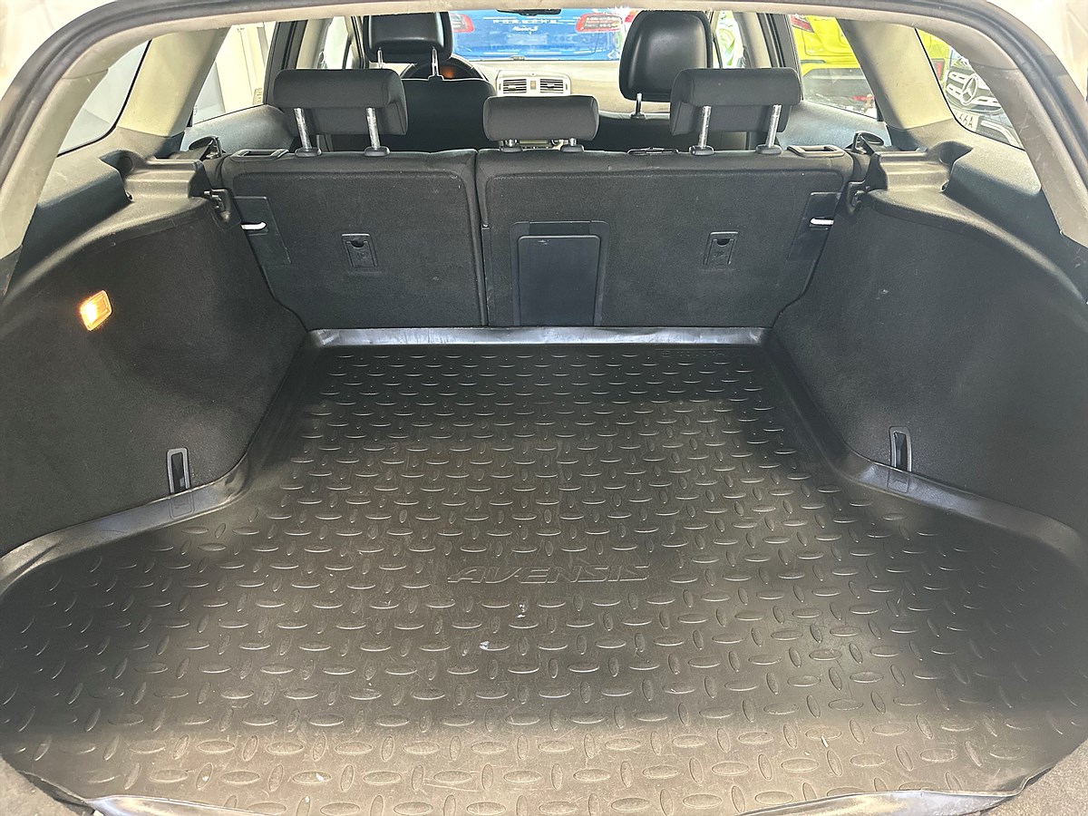 Toyota Avensis – bild 7