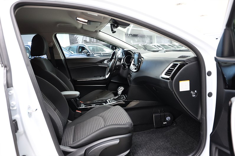 Kia Ceed SW PHEV 141hk Advance B-kamera Värmare LED