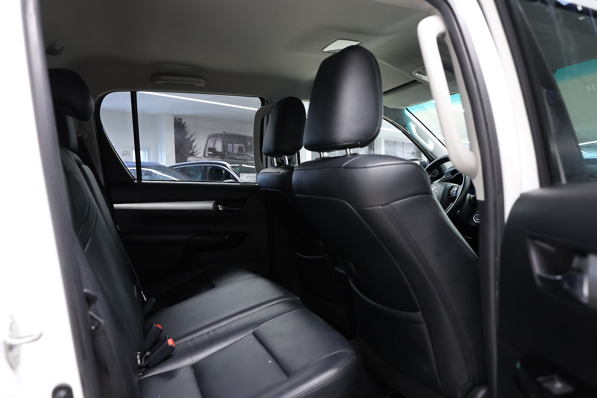 Toyota Hilux Dubbelhytt 2.4 AWD 150hk Invicible Drag Flaklock