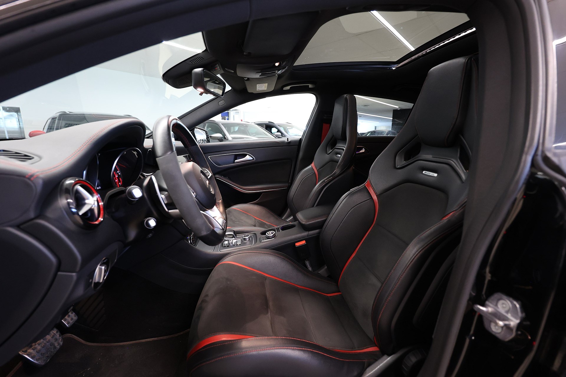 Mercedes-Benz AMG CLA 45 4M 381hk Pano H/K Skalstolar