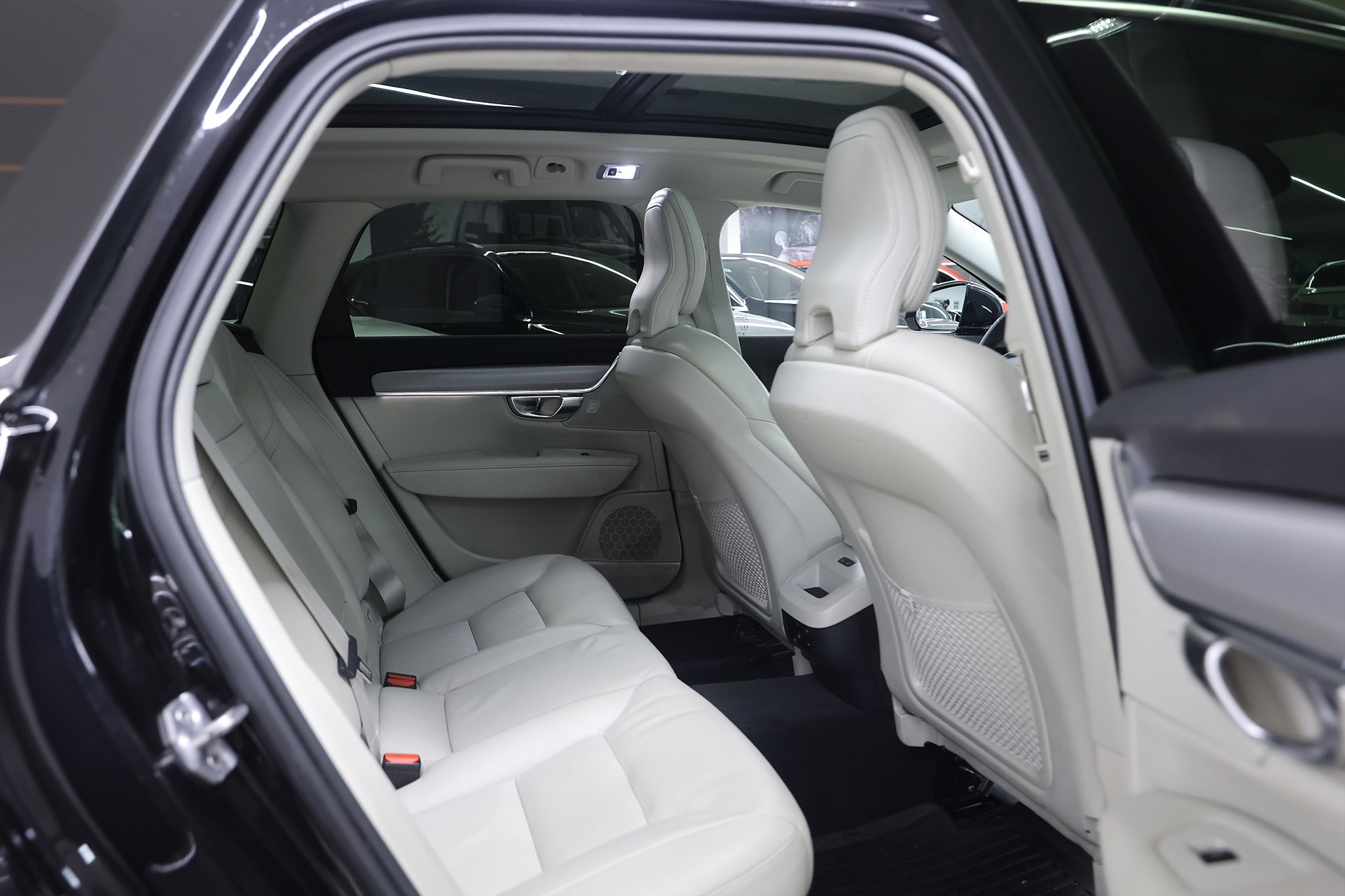 Volvo V90 D4 AWD 200hk Polestar Momentum HUD H/K