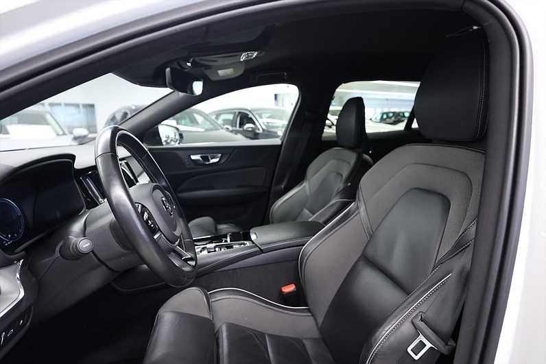 Volvo V60 T6 AWD TwEn 340hk R Design B-Kamera VOC Keyless
