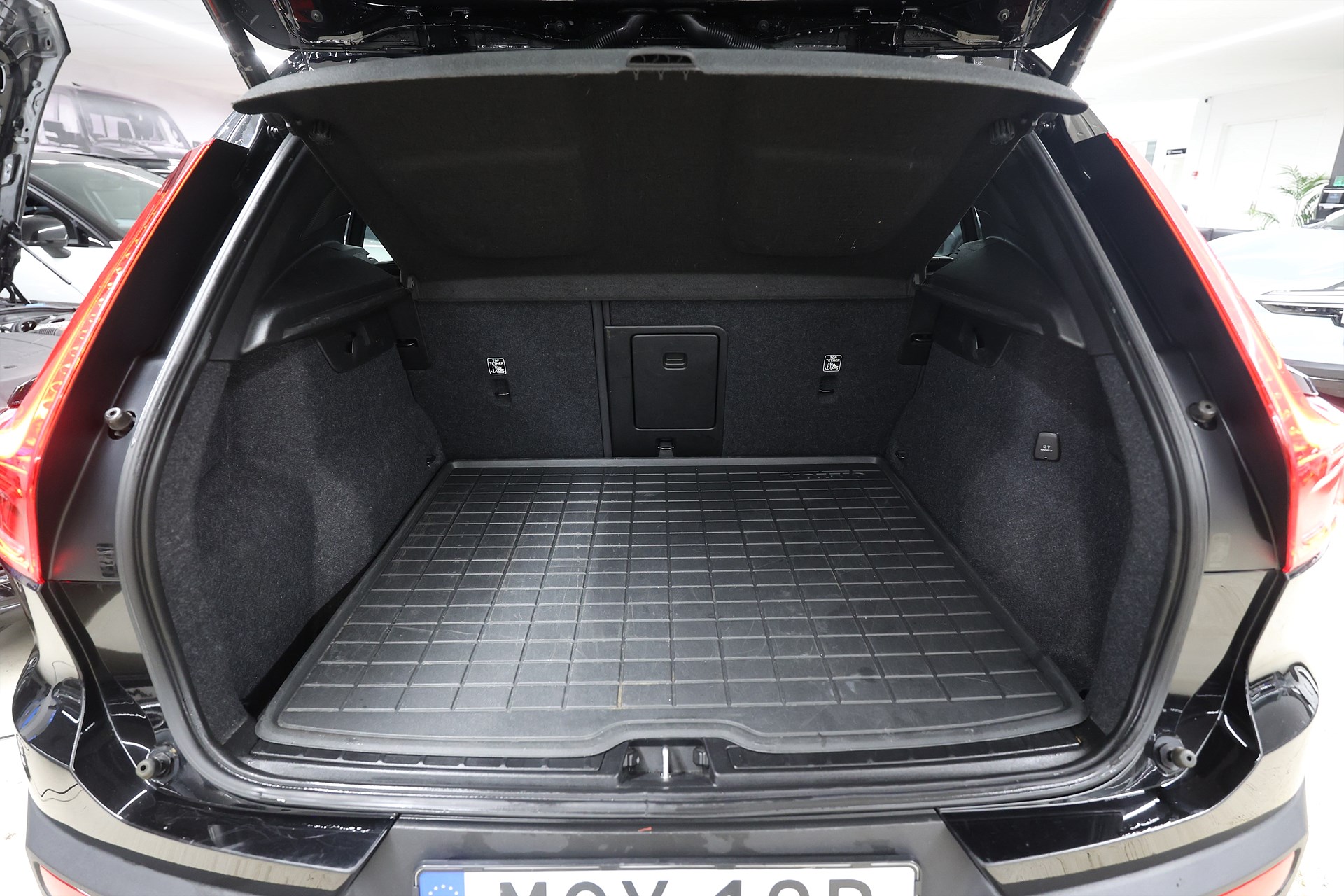 Volvo XC40 Recharge T4 211hk R-Design H/K Pano