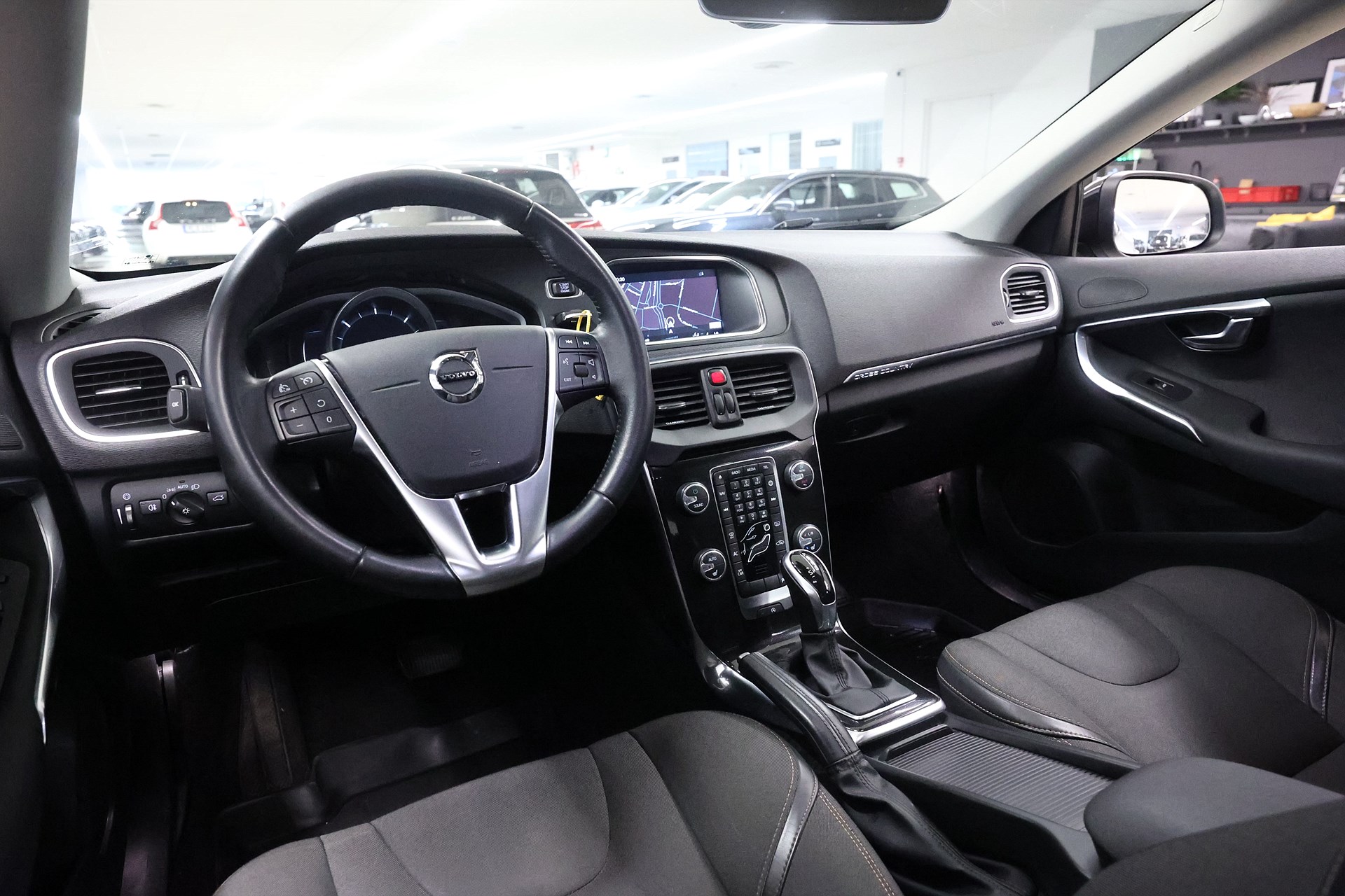 Volvo V40 Cross Country D2 120hk Momentum Navi Bluethooth PDC