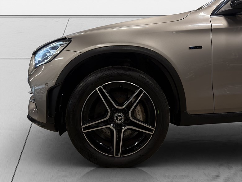 Mercedes-Benz GLC 300 de 4MATIC AMG, Night, Drag, Värmare 2021, silver – bild 24 av 26, begagnad hos Niber i Järfälla