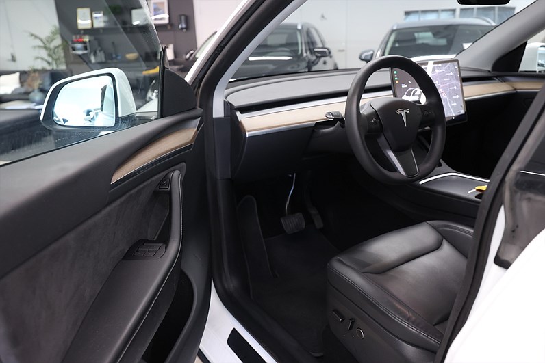 Tesla Model Y Long Range 514hk *Hjulkampanj!* AWD Pano AP MOMS