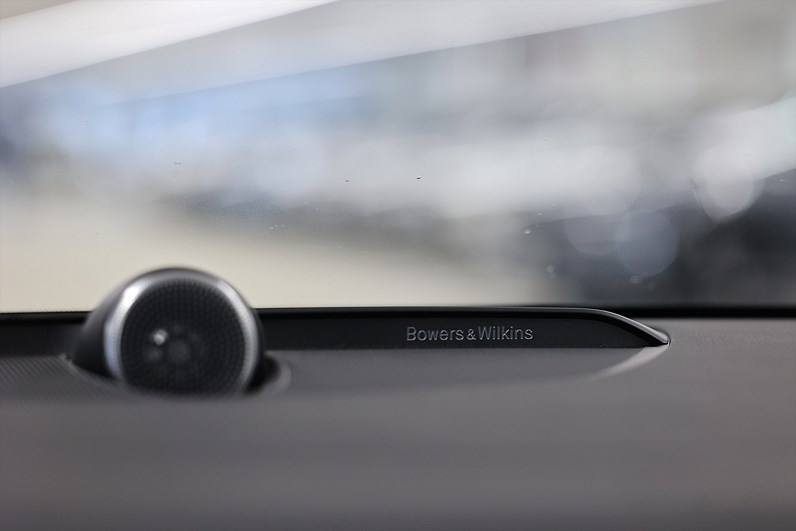 Volvo V60 Recharge T8 AWD 456hk R-Design B&W HUD Pano