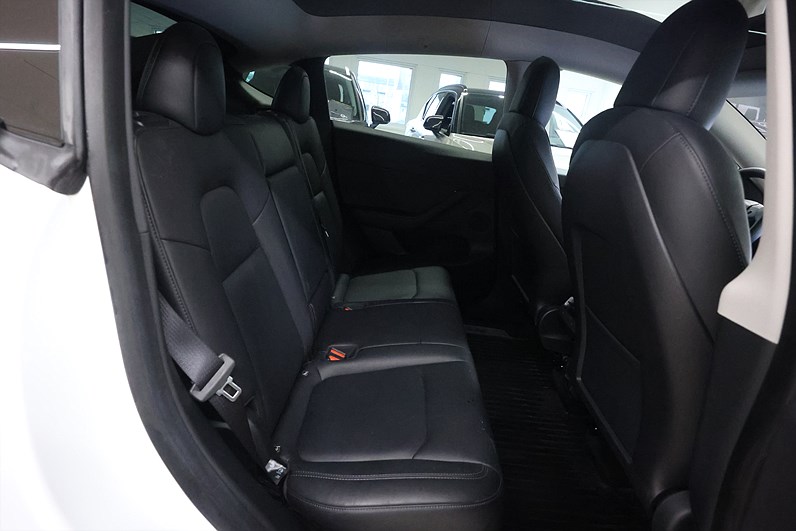 Tesla Model Y Long Range AWD 514hk Pano Drag Navi Läder